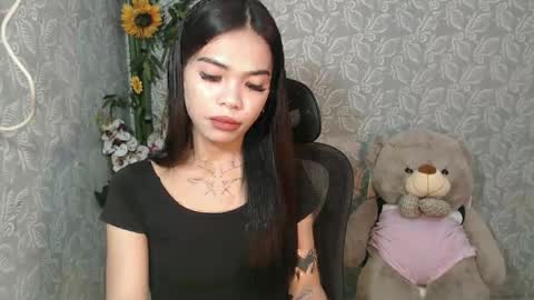 Snapshot of petite_angelx chatting on 02.07.25 angel online show from 02.07.25