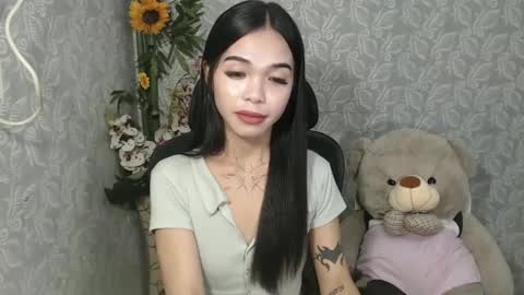 Snapshot of petite_angelx chatting on 02.09.25 angel online show from 02.09.25