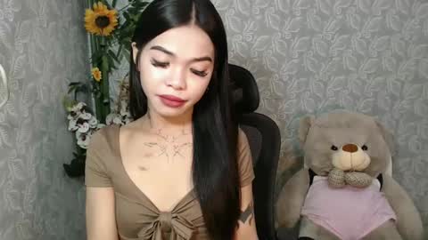 Snapshot of petite_angelx chatting on 02.09.25 angel online show from 02.09.25