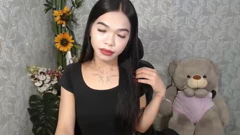 Snapshot of petite_angelx chatting on 03.01.25 angel online show from 03.01.25