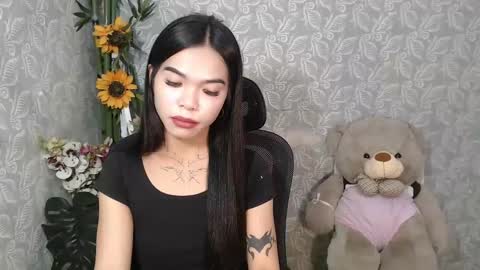 Snapshot of petite_angelx chatting on 03.01.25 angel online show from 03.01.25