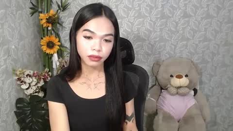 Snapshot of petite_angelx chatting on 03.01.25 angel online show from 03.01.25