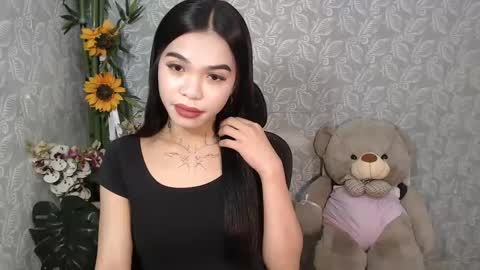 Snapshot of petite_angelx chatting on 03.01.25 angel online show from 03.01.25