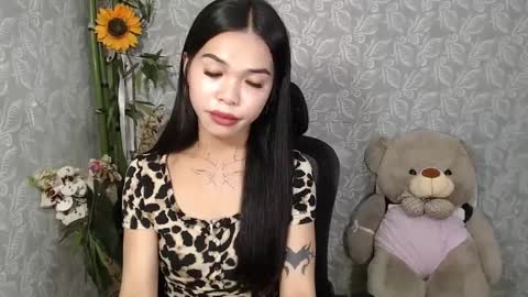 Snapshot of petite_angelx chatting on 03.05.25 angel online show from 03.05.25