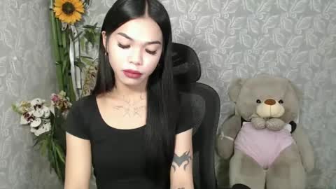 Snapshot of petite_angelx chatting on 03.07.25 angel online show from 03.07.25