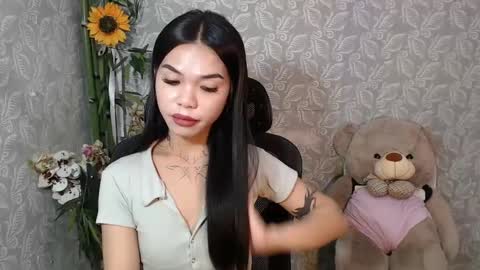 Snapshot of petite_angelx chatting on 03.07.25 angel online show from 03.07.25
