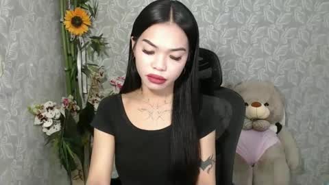 Snapshot of petite_angelx chatting on 03.10.25 angel online show from 03.10.25