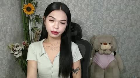 Snapshot of petite_angelx chatting on 03.10.25 angel online show from 03.10.25