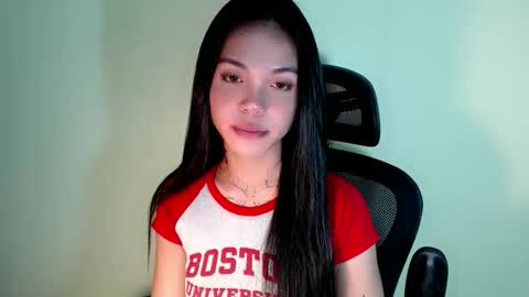 Snapshot of petite_angelx chatting on 09.13.25 angel online show from 09.13.25