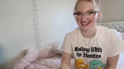 Little cupcake online show from 04.21.26