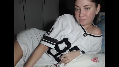 petite_danielle online show from 12.02.25