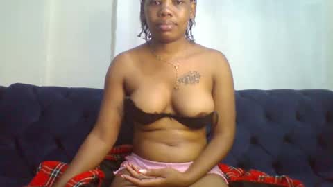 Snapshot of petite_ebony4 chatting on 04.21.26 Petite ebony online show from 04.21.26