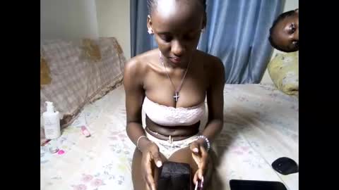 petite_funnie online show from 09.23.25