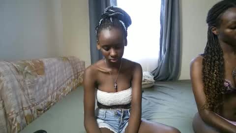 petite_funnie online show from 11.03.25