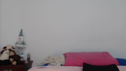 Snapshot of petite_kurly_qt chatting on 12.30.24 loli online show from 12.30.24