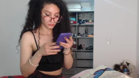 Snapshot of petite_kurly_qt chatting on 09.28.25 loli online show from 09.28.25