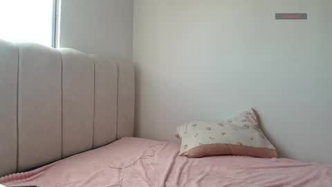 petite_marie_ online show from 11.17.25