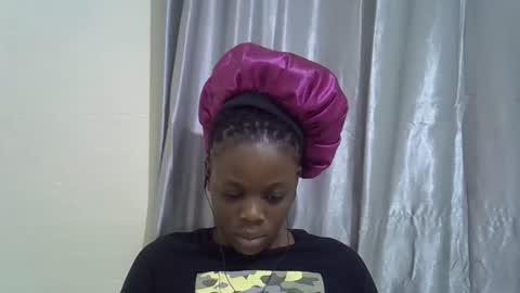 petite_melan online show from 10.19.25