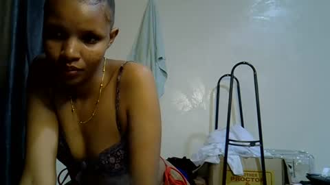 Snapshot of petite_melinda chatting on 06.10.26 petite_melinda online show from 06.10.26