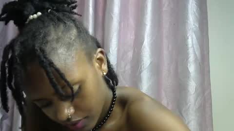 petite_star2 online show from 11.29.25