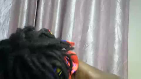 petite_star2 online show from 12.14.25