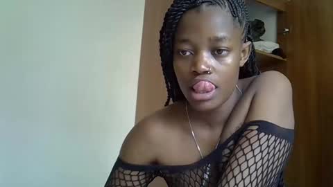 Snapshot of petite_veee chatting on 09.14.25 VERONICA MUTAMBI online show from 09.14.25