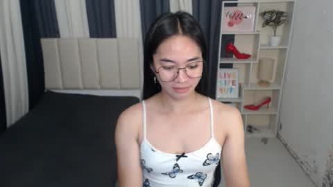 Snapshot of petiteasianmarian chatting on 10.16.25 bigcock Marian online show from 10.16.25