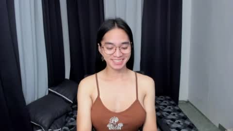 Snapshot of petiteasianmarian chatting on 06.19.26 bigcock Marian online show from 06.19.26