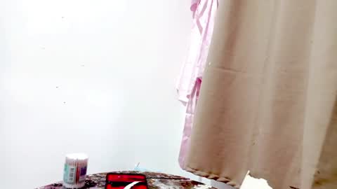 Snapshot of petiteivoryqueen chatting on 07.27.26 danna online show from 07.27.26