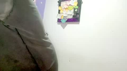 Snapshot of petiteivoryqueen chatting on 08.03.26 danna online show from 08.03.26