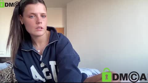 Snapshot of petiteminxlara chatting on 03.05.25 lara online show from 03.05.25