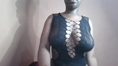 Snapshot of petitemomma76379 chatting on 05.16.26 sexy chocolate online show from 05.16.26