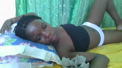 petitesweetchiq online show from 11.30.25