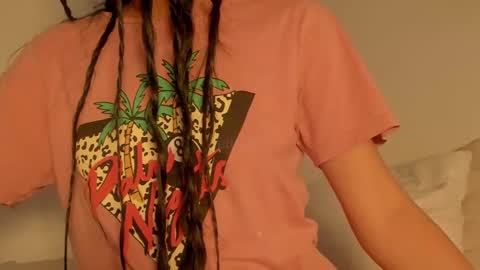 Snapshot of petitgirl_ chatting on 03.01.25  J A S S  online show from 03.01.25