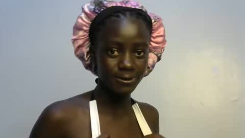 Snapshot of petitte_gyaal chatting on 10.12.25 petitte_gyaal online show from 10.12.25