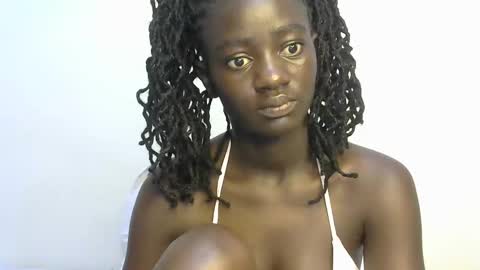 Snapshot of petitte_gyaal chatting on 10.18.25 petitte_gyaal online show from 10.18.25