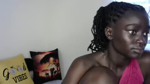 Snapshot of petitte_gyaal chatting on 10.24.25 petitte_gyaal online show from 10.24.25
