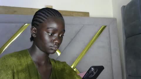 petitte_gyaal online show from 11.23.25