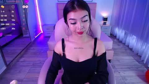 Snapshot of pettit_courtny chatting on 12.27.24 Pettit Courtny online show from 12.27.24