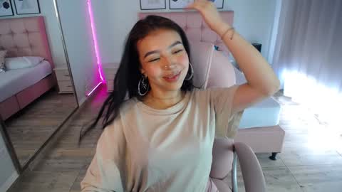 Snapshot of pettit_courtny chatting on 12.31.24 Pettit Courtny online show from 12.31.24
