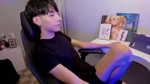 Phil.   INDEPENDENT MODEL online show from 03.22.26