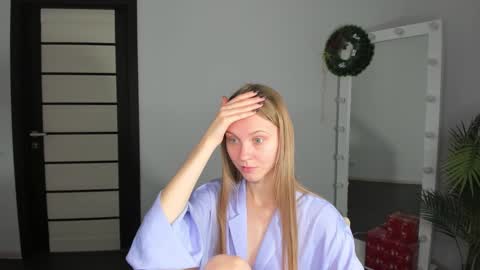 Phoebe online show from 12.12.24