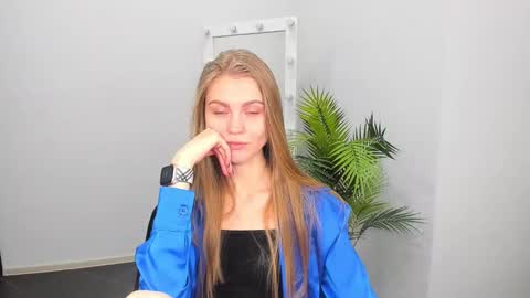 Phoebe online show from 03.11.25