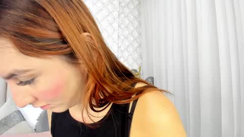 Snapshot of pia_johnson_ chatting on 12.31.24 online show from 12.31.24