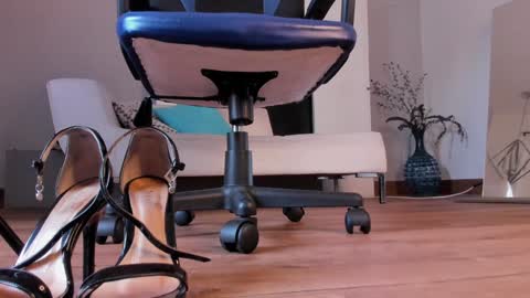 Snapshot of pia_mo chatting on 12.20.24    Special Couple Show - WELCOME TO XMAS   5 and 6 December  - 2 at 8 pm COL hour online show from 12.20.24