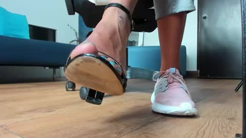 Snapshot of pia_mo chatting on 09.09.25    Special Couple Show - WELCOME TO XMAS   5 and 6 December  - 2 at 8 pm COL hour online show from 09.09.25