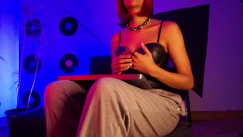 Snapshot of pia_mo chatting on 10.16.25    Special Couple Show - WELCOME TO XMAS   5 and 6 December  - 2 at 8 pm COL hour online show from 10.16.25