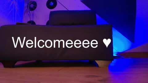 Snapshot of pia_mo chatting on 10.19.25    Special Couple Show - WELCOME TO XMAS   5 and 6 December  - 2 at 8 pm COL hour online show from 10.19.25