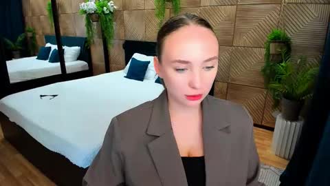 Emelie online show from 09.08.25