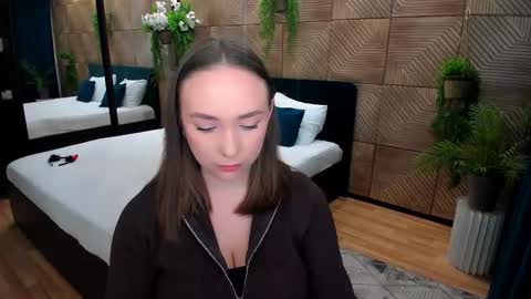 Emelie online show from 10.18.25